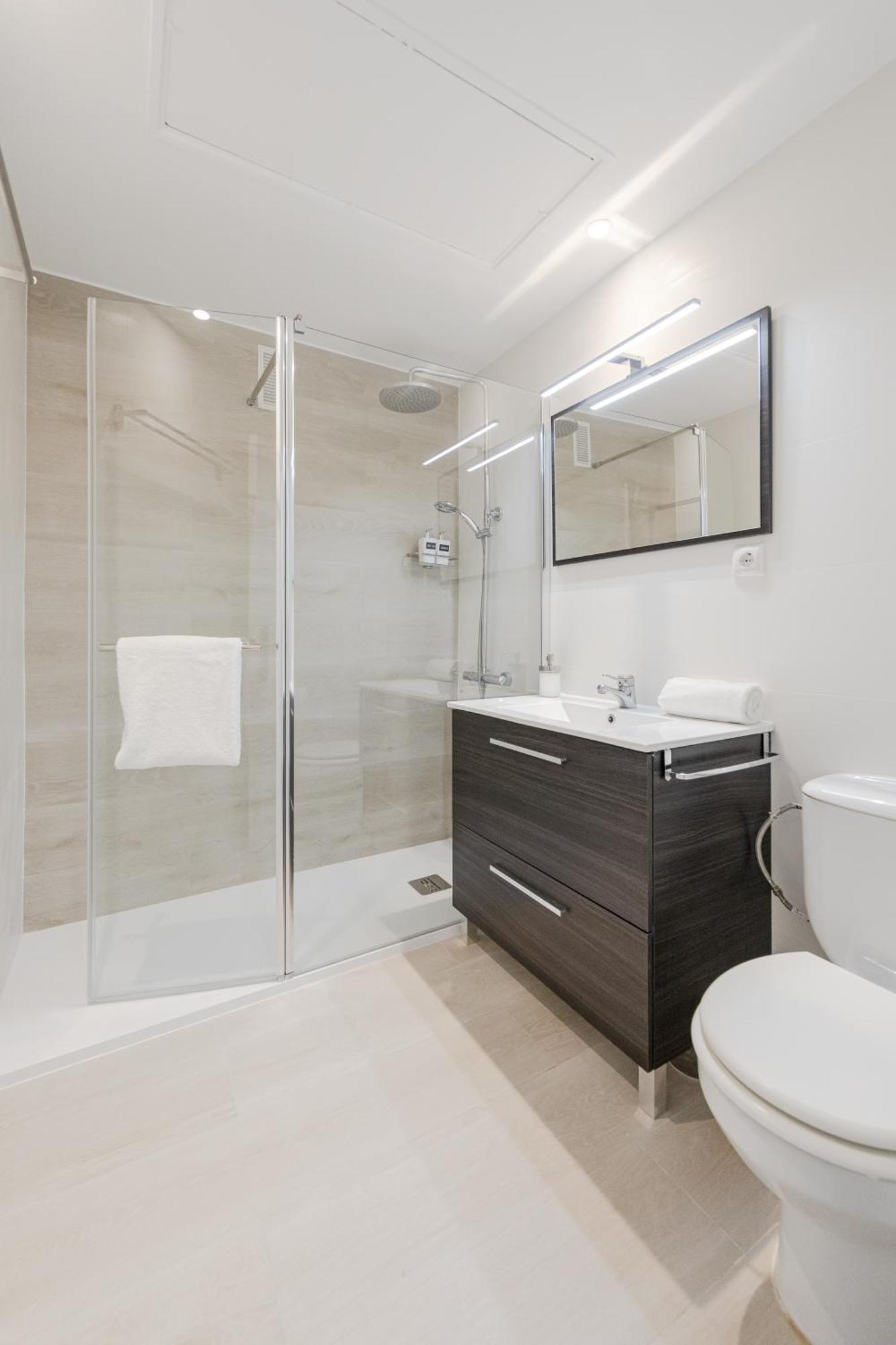 Isg Apartments Becquer Free Parking Inside The Building Sevilla Eksteriør bilde