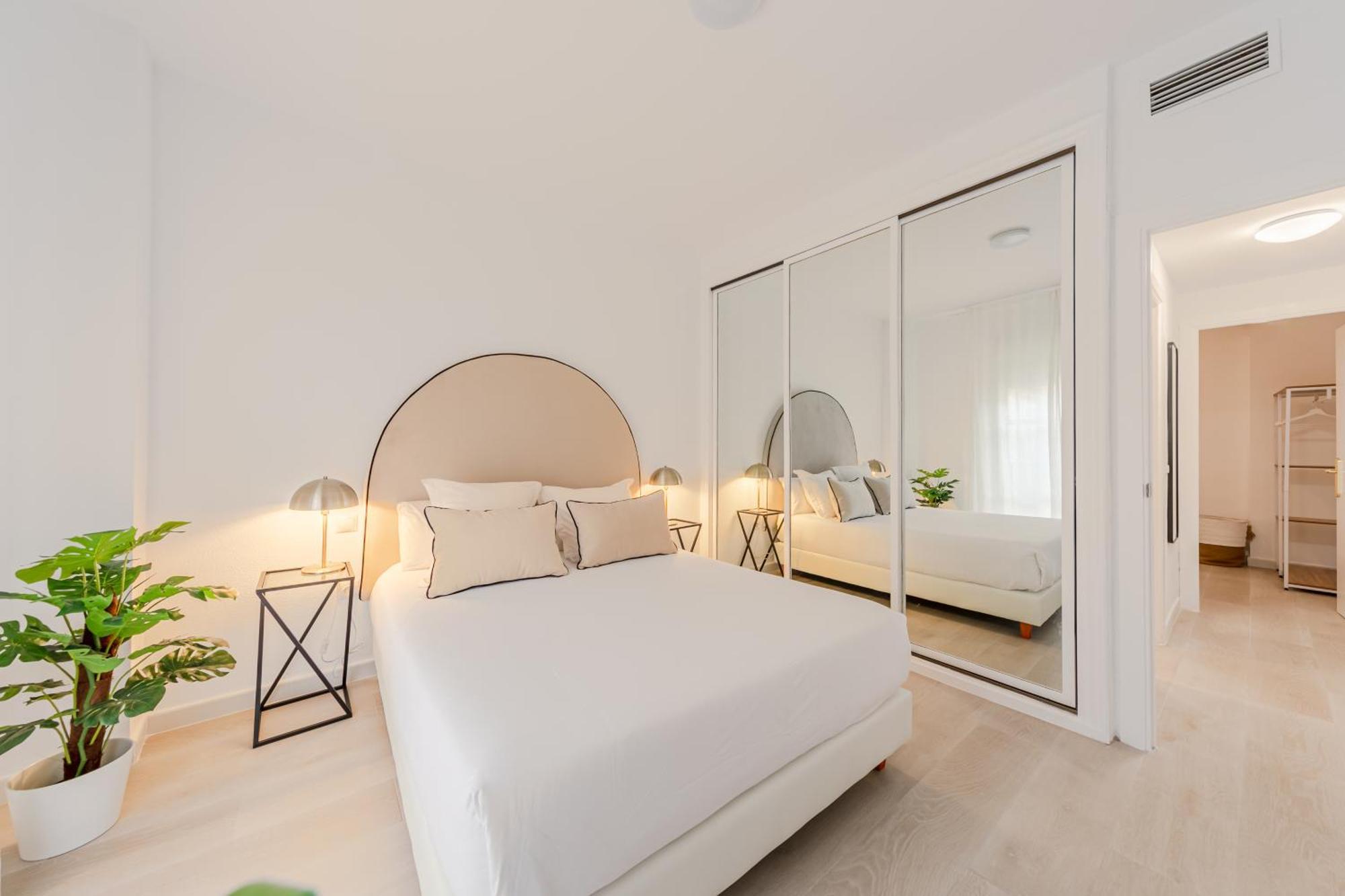 Isg Apartments Becquer Free Parking Inside The Building Sevilla Eksteriør bilde